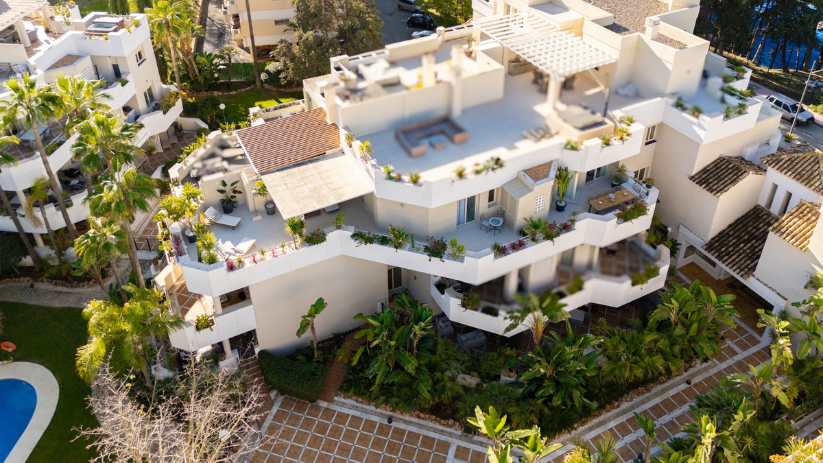 3 Bed Apartment for sale in Nueva Andalucía Costa Del Sol, Málaga, Spain