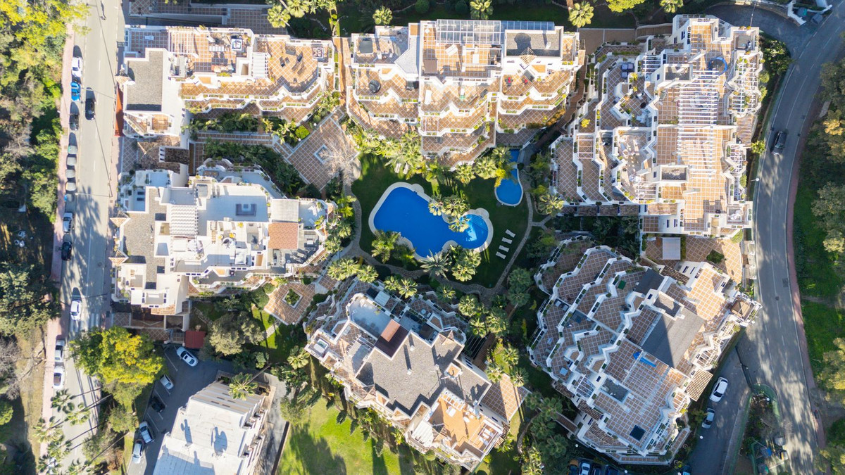 3 Bed Apartment for sale in Nueva Andalucía Costa Del Sol, Málaga, Spain
