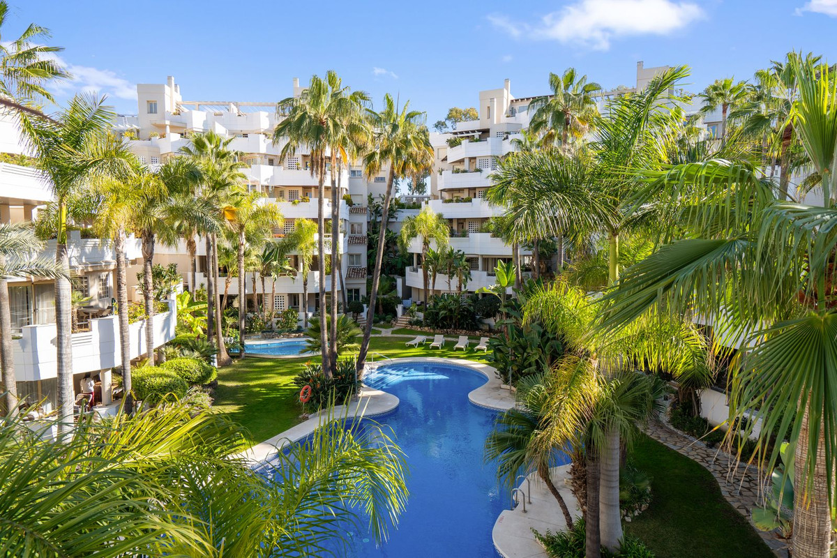 3 Bed Apartment for sale in Nueva Andalucía Costa Del Sol, Málaga, Spain