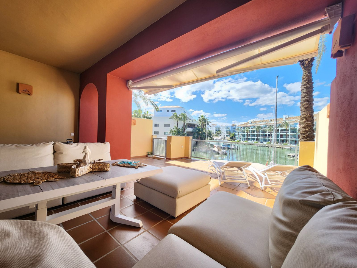 Se vende Apartamento Planta Baja de 2 dormitorios en Costa Del Sol, Cadiz, España