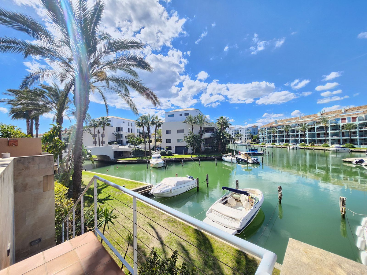 Se vende Apartamento Planta Baja de 2 dormitorios en Costa Del Sol, Cadiz, España