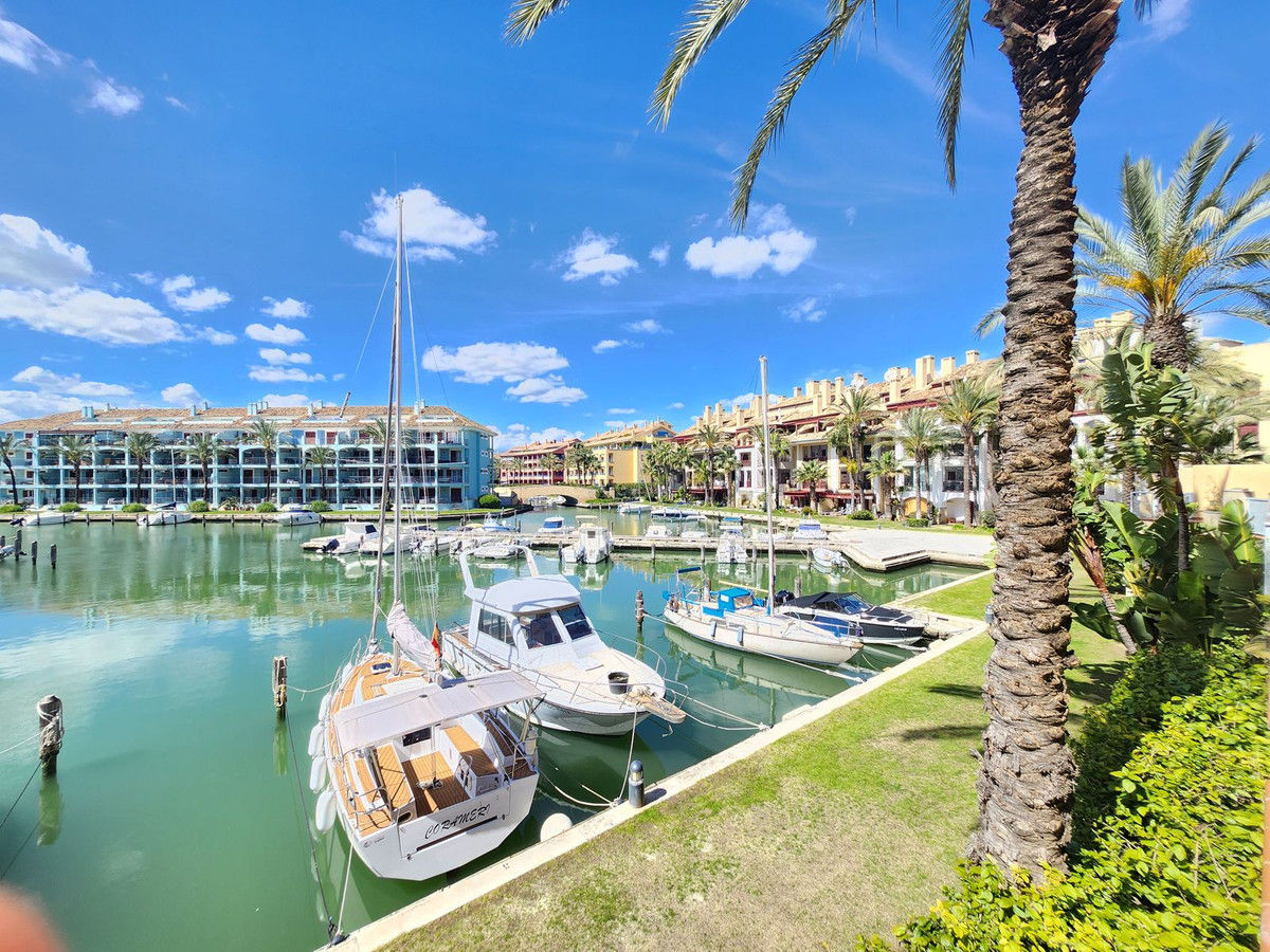 Se vende Apartamento Planta Baja de 2 dormitorios en Costa Del Sol, Cadiz, España