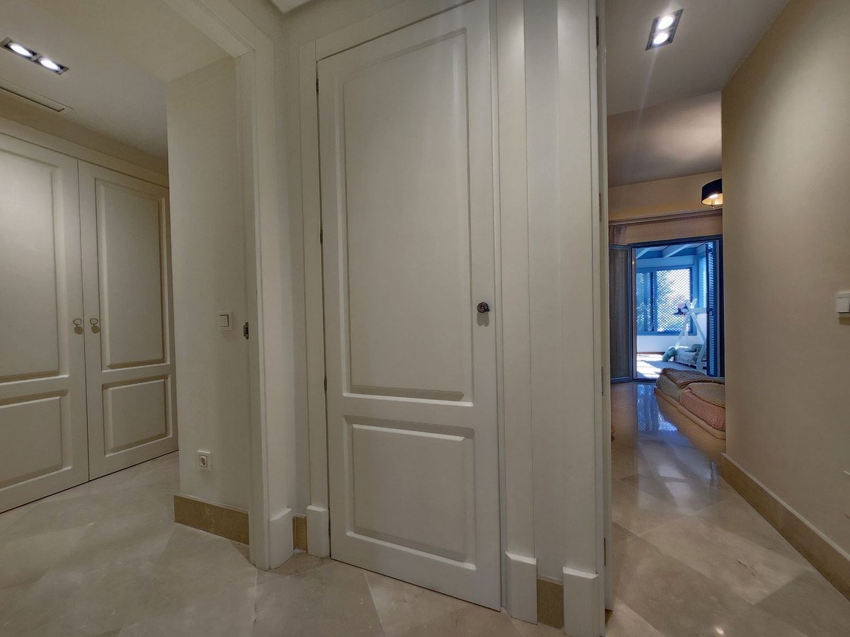 Se vende Apartamento Planta Baja de 2 dormitorios en Costa Del Sol, Cadiz, España