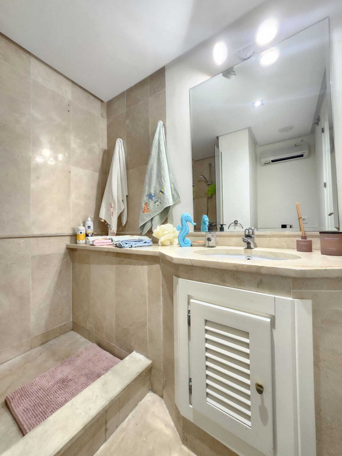 Se vende Apartamento Planta Baja de 2 dormitorios en Costa Del Sol, Cadiz, España
