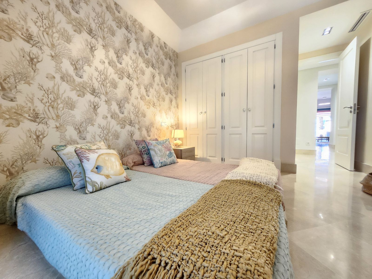 Se vende Apartamento Planta Baja de 2 dormitorios en Costa Del Sol, Cadiz, España