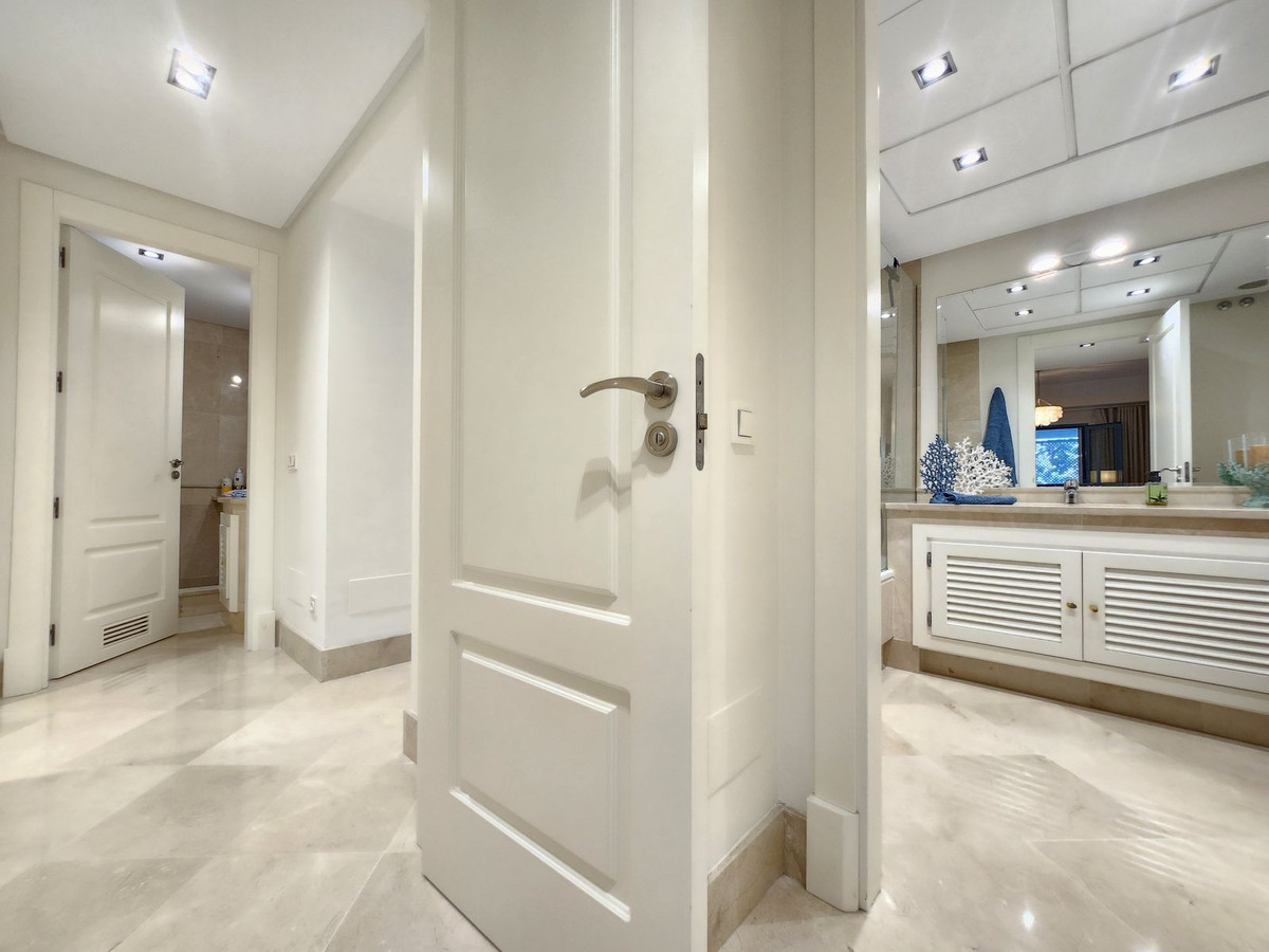 Se vende Apartamento Planta Baja de 2 dormitorios en Costa Del Sol, Cadiz, España