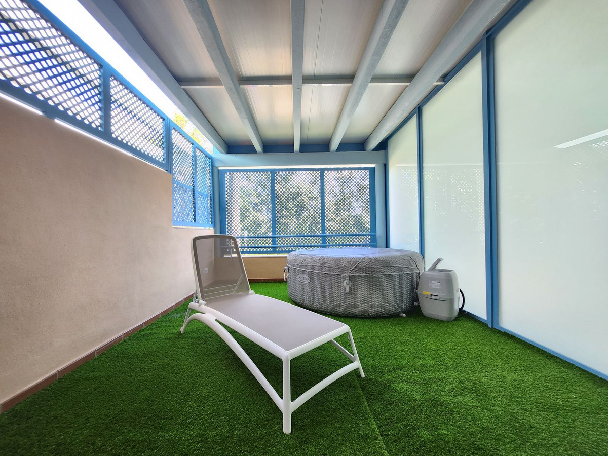 Se vende Apartamento Planta Baja de 2 dormitorios en Costa Del Sol, Cadiz, España