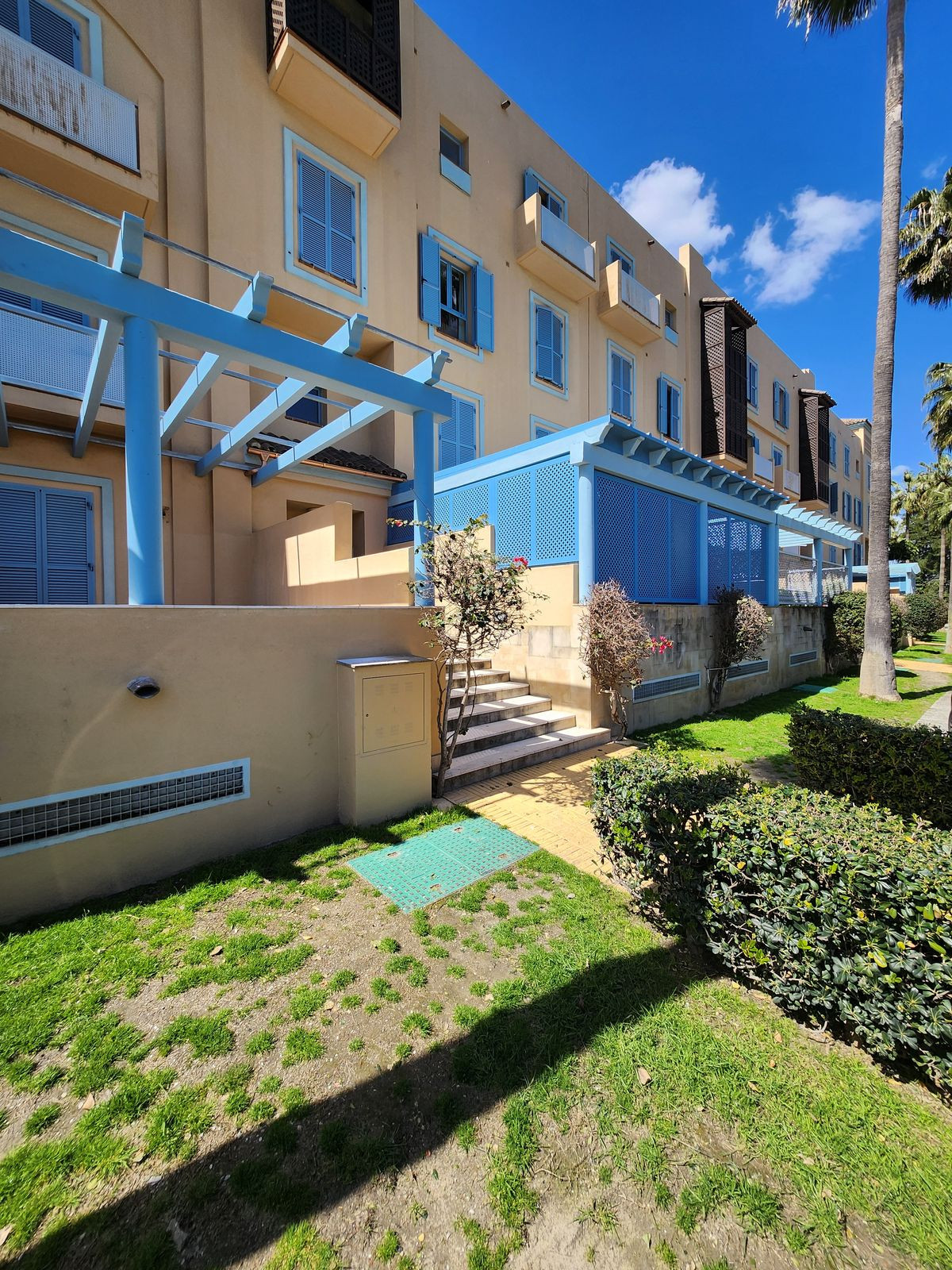Se vende Apartamento Planta Baja de 2 dormitorios en Costa Del Sol, Cadiz, España