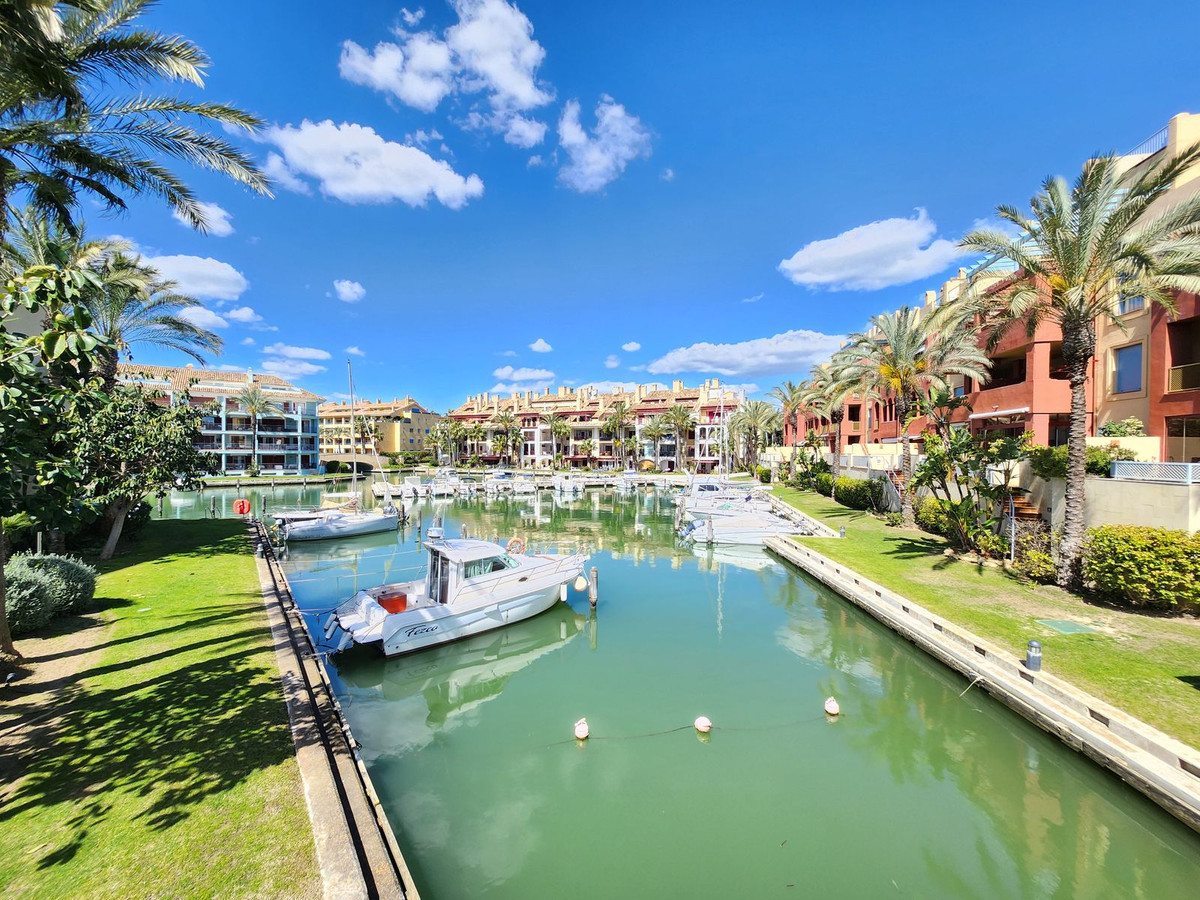Se vende Apartamento Planta Baja de 2 dormitorios en Costa Del Sol, Cadiz, España