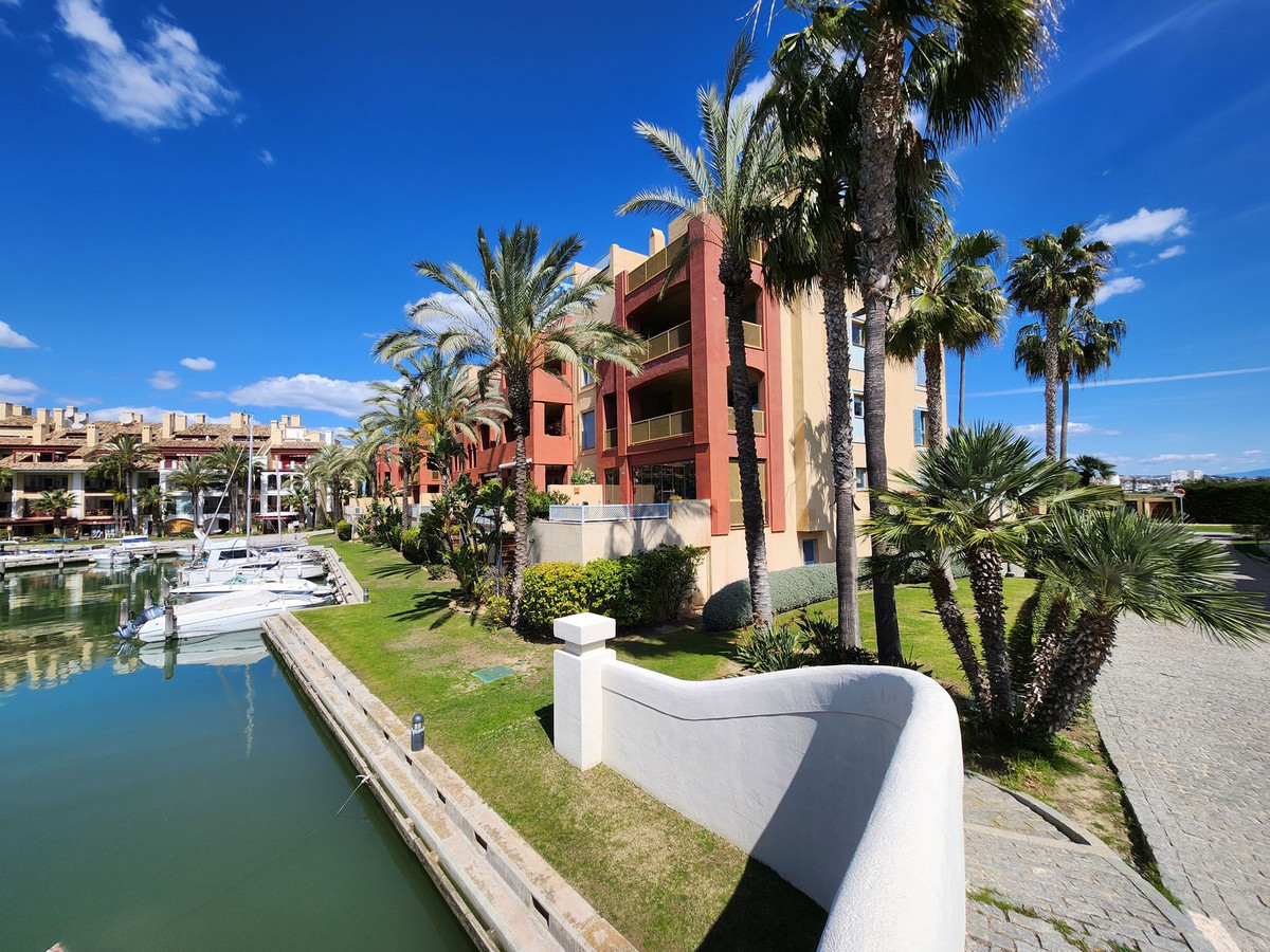 Se vende Apartamento Planta Baja de 2 dormitorios en Costa Del Sol, Cadiz, España