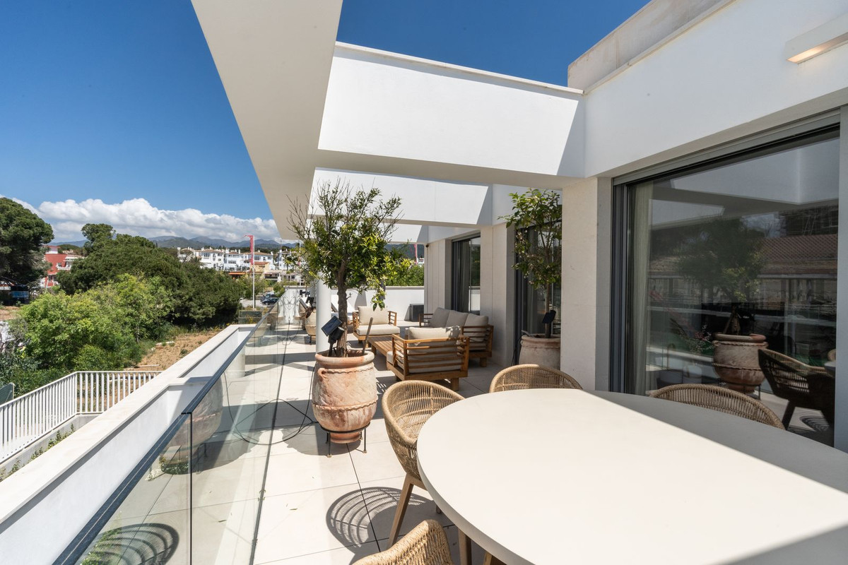 3 Bed Apartment for sale in Elviria Costa Del Sol, Málaga, Spain