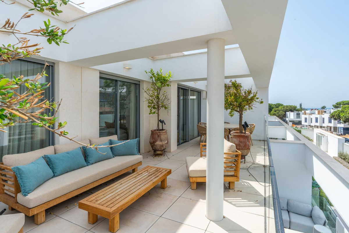 3 Bed Apartment for sale in Elviria Costa Del Sol, Málaga, Spain