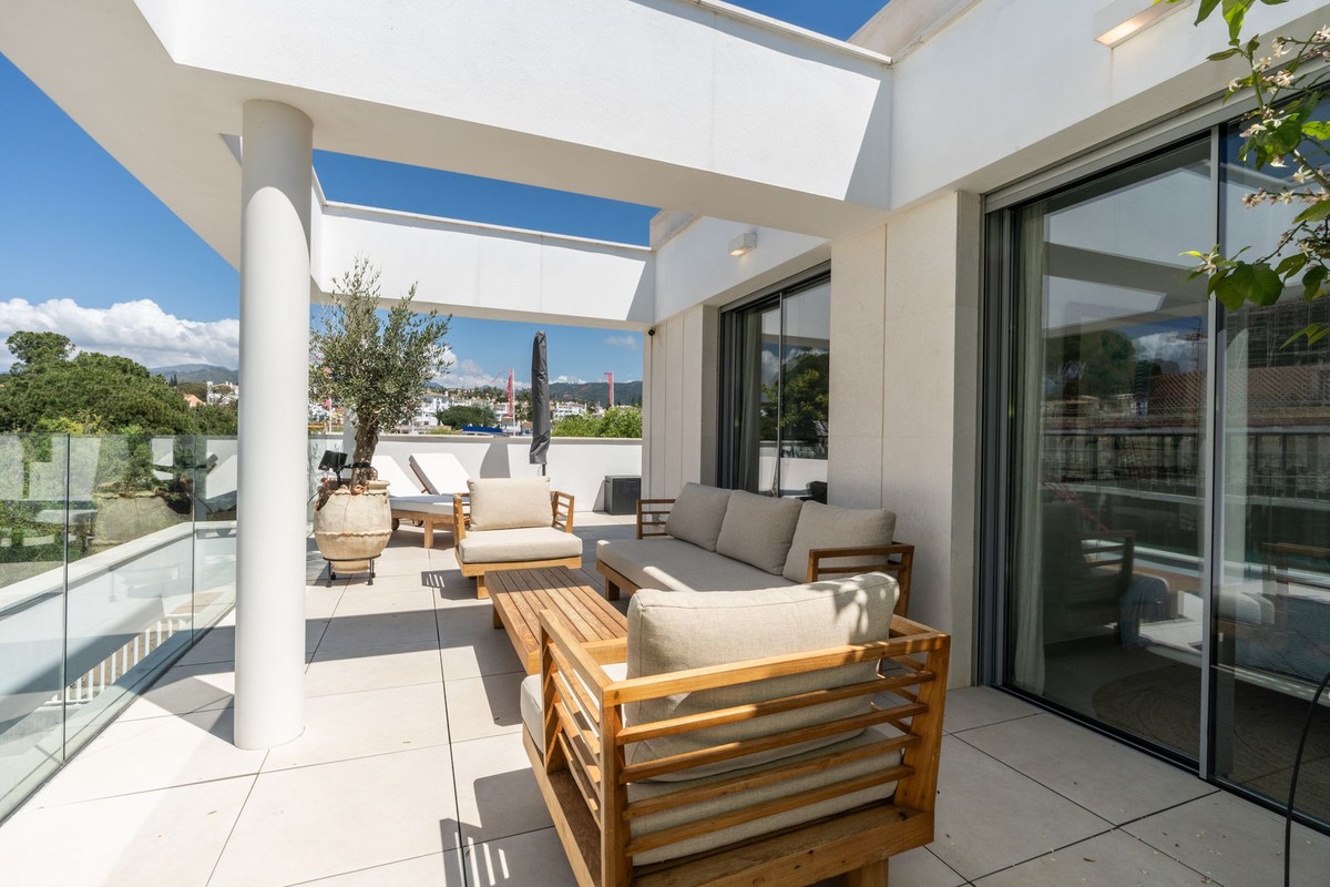 3 Bed Apartment for sale in Elviria Costa Del Sol, Málaga, Spain