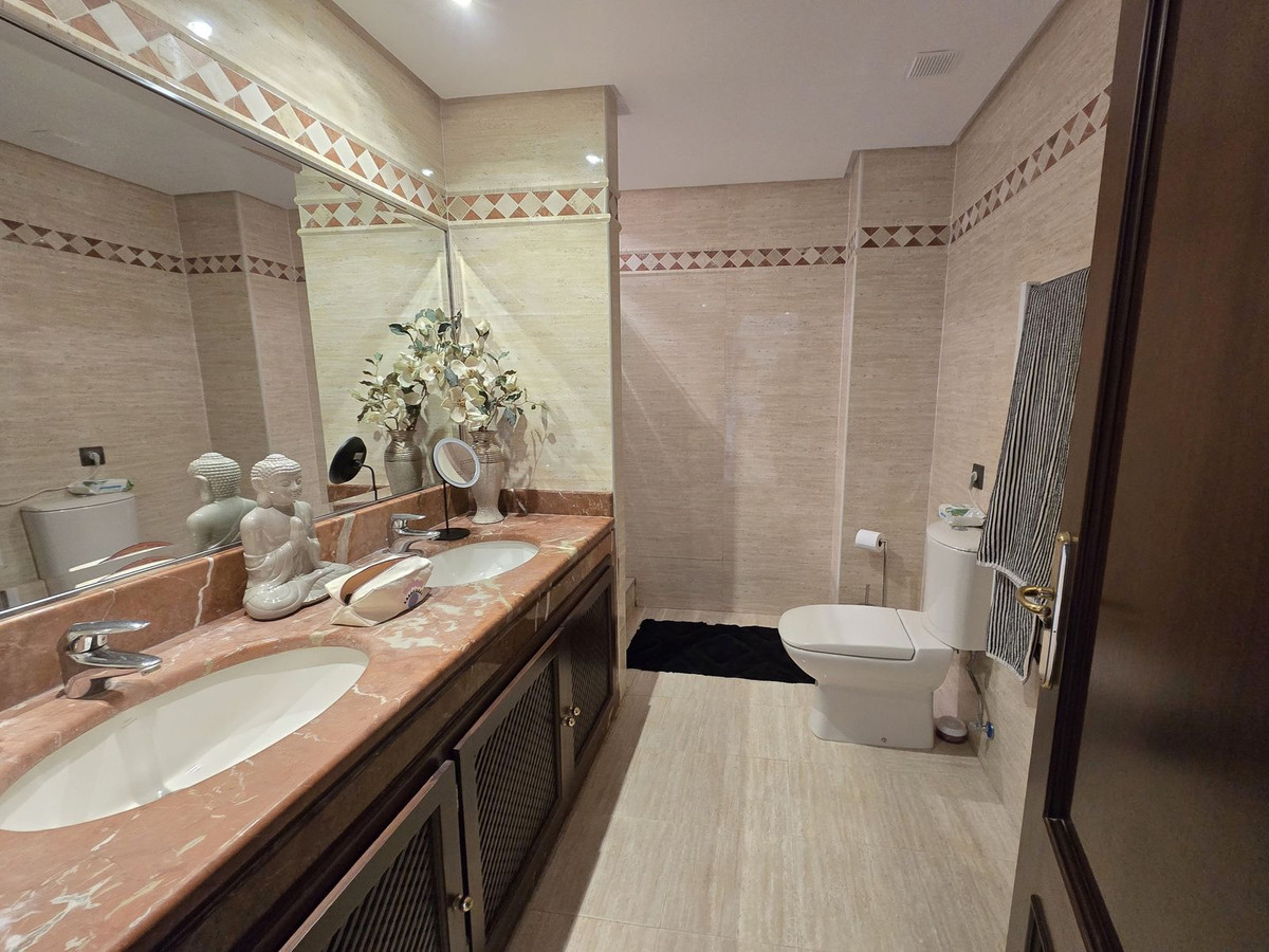 2 Bed Apartment for sale in La Mairena Costa Del Sol, Málaga, Spain