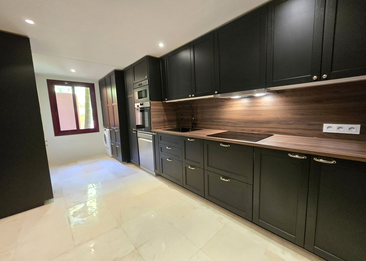 2 Bed Apartment for sale in La Mairena Costa Del Sol, Málaga, Spain