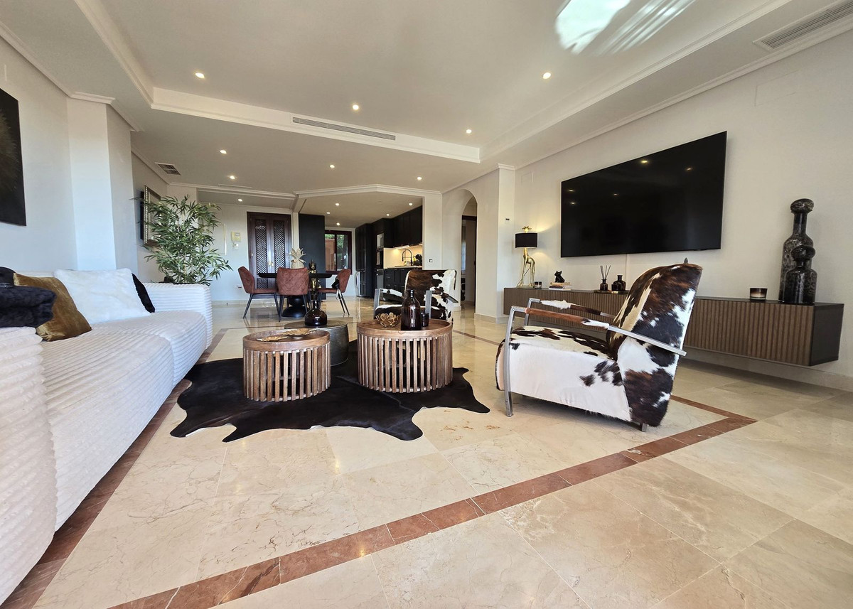 2 Bed Apartment for sale in La Mairena Costa Del Sol, Málaga, Spain