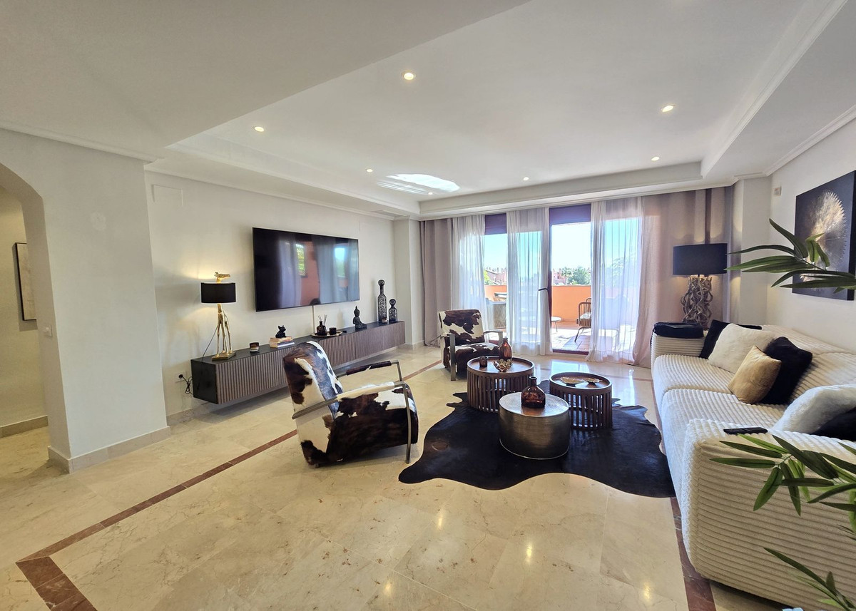 2 Bed Apartment for sale in La Mairena Costa Del Sol, Málaga, Spain