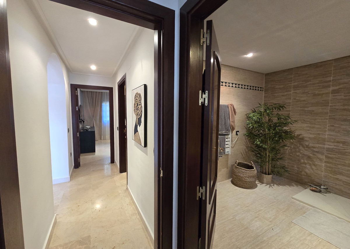 2 Bed Apartment for sale in La Mairena Costa Del Sol, Málaga, Spain