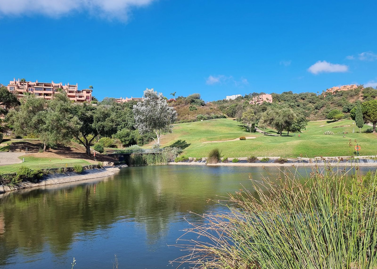 2 Bed Apartment for sale in La Mairena Costa Del Sol, Málaga, Spain