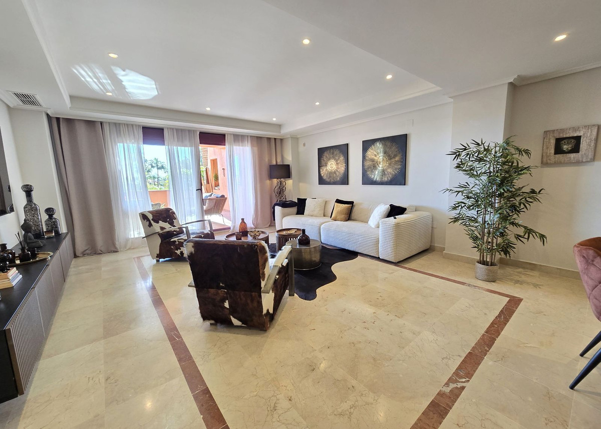 2 Bed Apartment for sale in La Mairena Costa Del Sol, Málaga, Spain