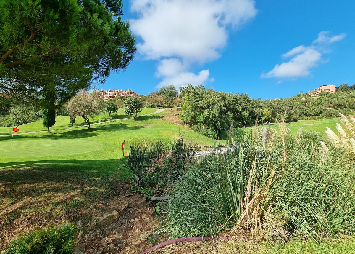 2 Bed Apartment for sale in La Mairena Costa Del Sol, Málaga, Spain