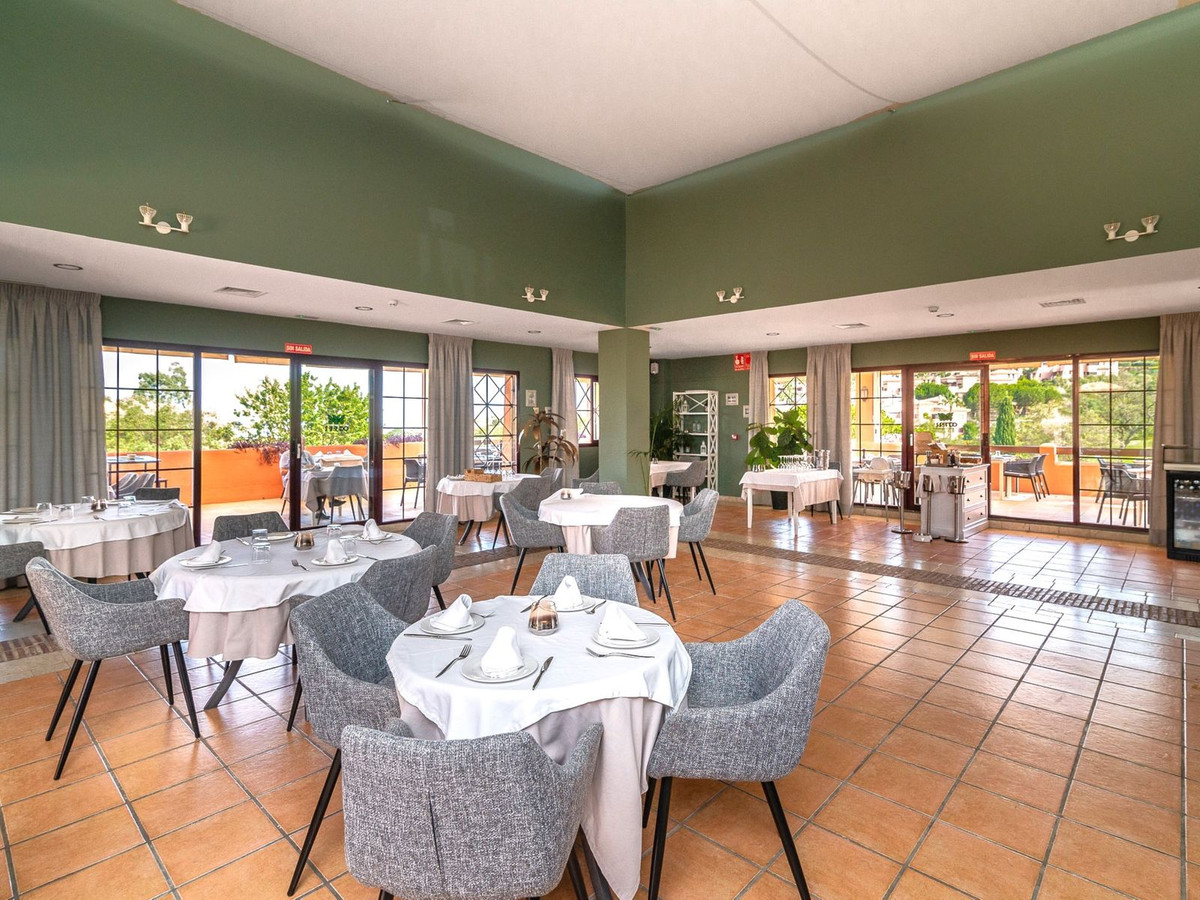 2 Bed Apartment for sale in La Mairena Costa Del Sol, Málaga, Spain