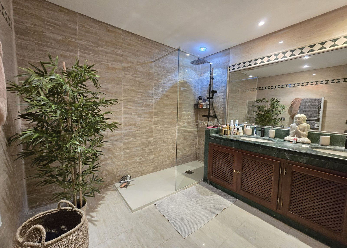 2 Bed Apartment for sale in La Mairena Costa Del Sol, Málaga, Spain