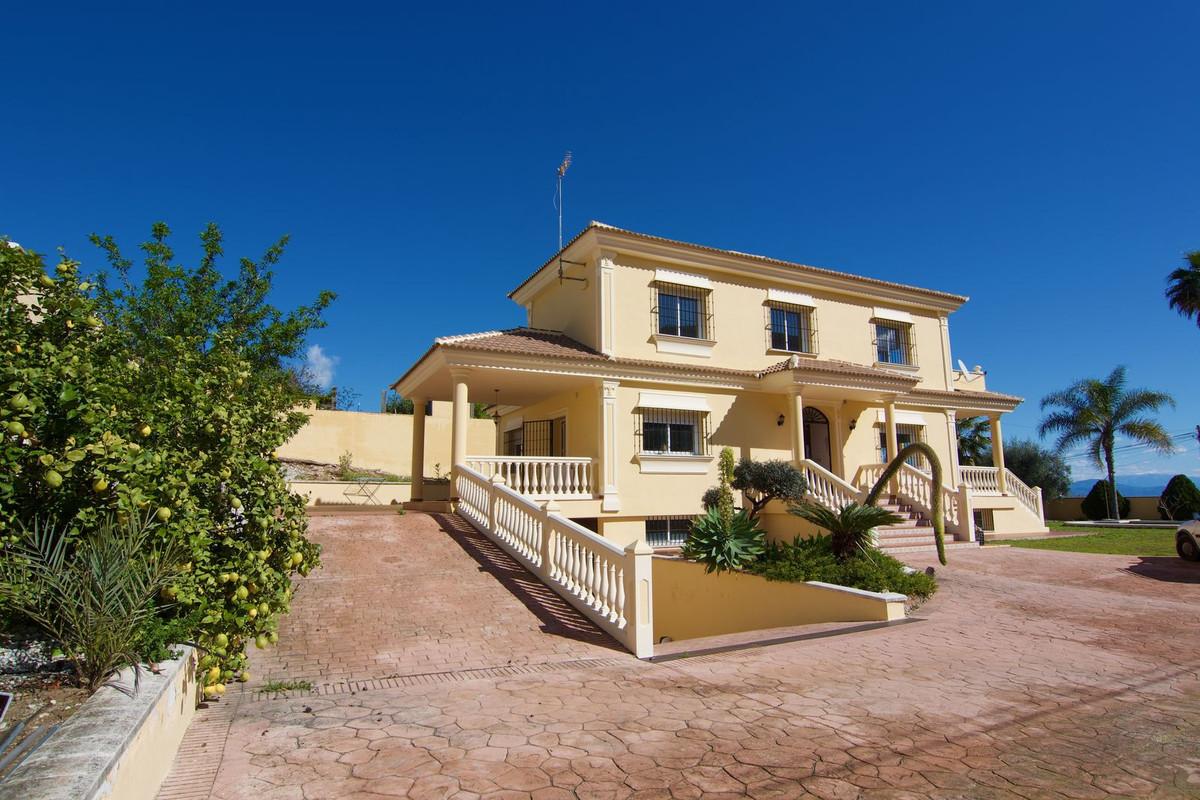 4 Bed Townhouse for sale in Alhaurín De La Torre Costa Del Sol, Málaga, Spain