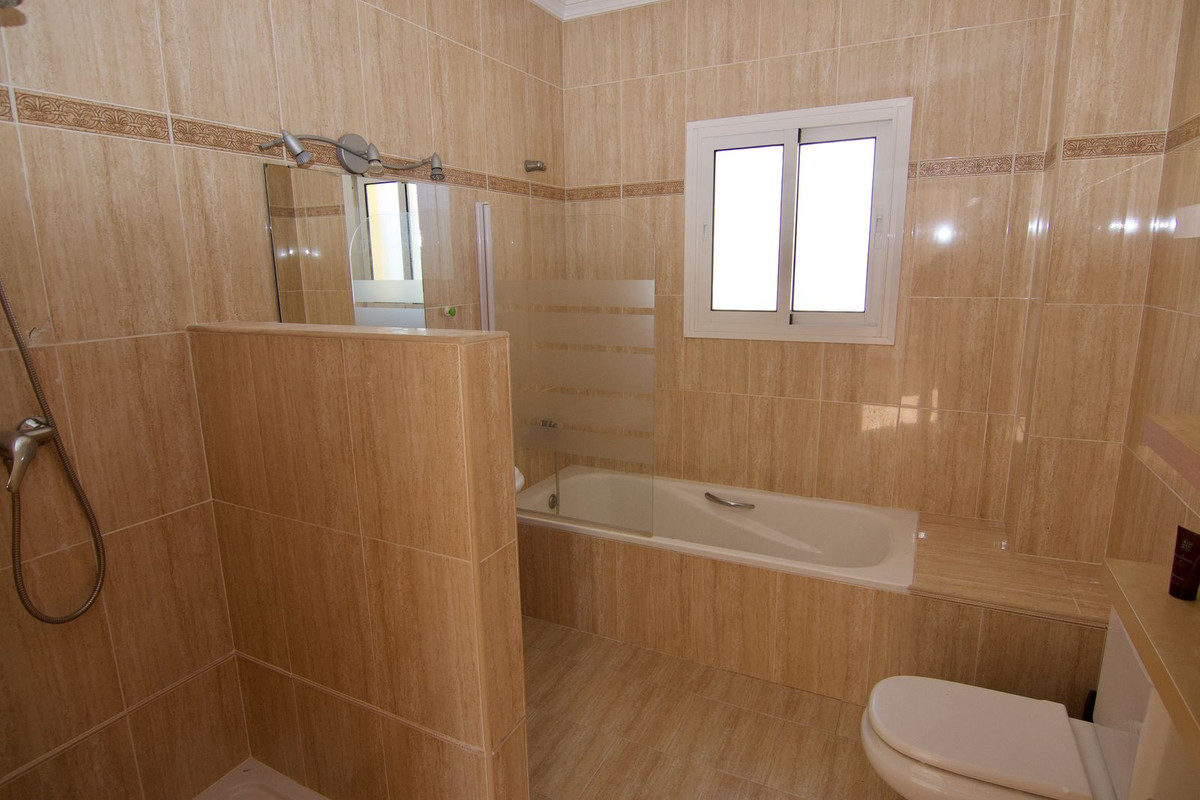 4 Bed Townhouse for sale in Alhaurín De La Torre Costa Del Sol, Málaga, Spain