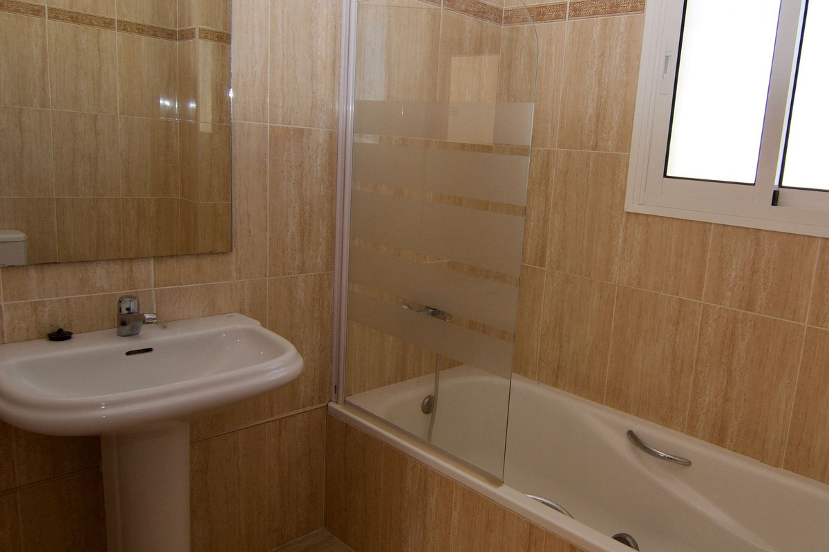 4 Bed Townhouse for sale in Alhaurín De La Torre Costa Del Sol, Málaga, Spain