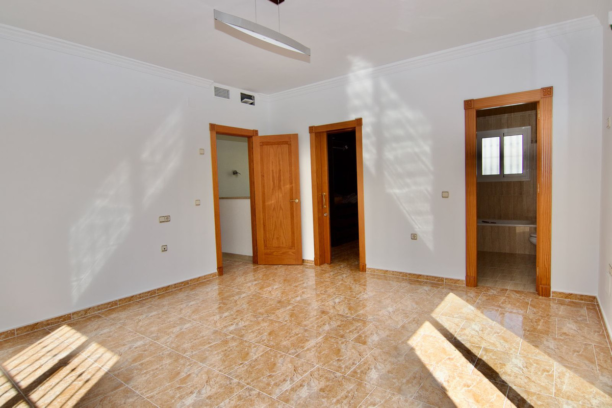 4 Bed Townhouse for sale in Alhaurín De La Torre Costa Del Sol, Málaga, Spain