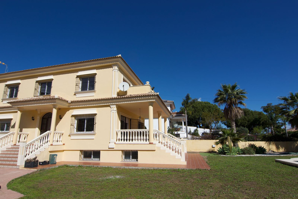 4 Bed Townhouse for sale in Alhaurín De La Torre Costa Del Sol, Málaga, Spain