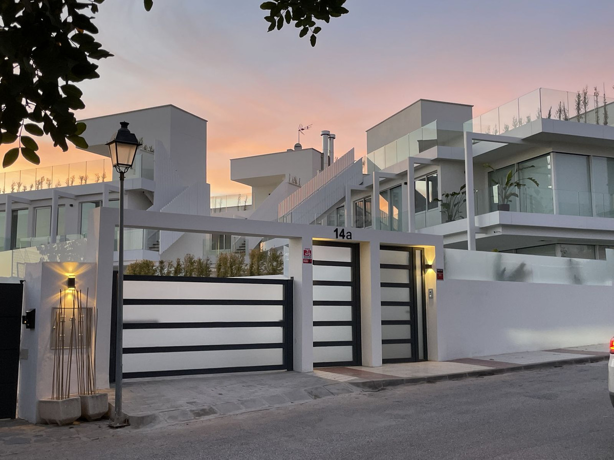 3 Bed Townhouse for sale in Marbella Costa Del Sol, Málaga, Spain