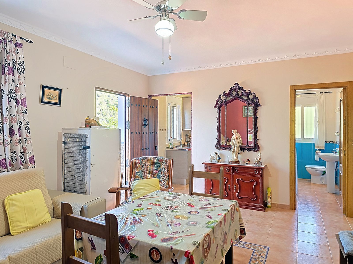 Se vende Finca - Cortijo de 3 dormitorios en Costa Del Sol East, Málaga, España