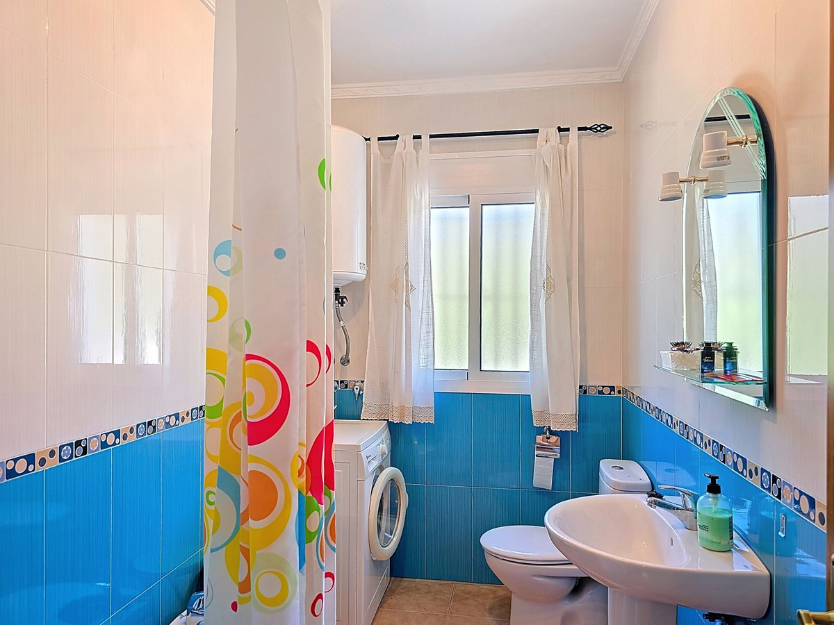 Se vende Finca - Cortijo de 3 dormitorios en Costa Del Sol East, Málaga, España