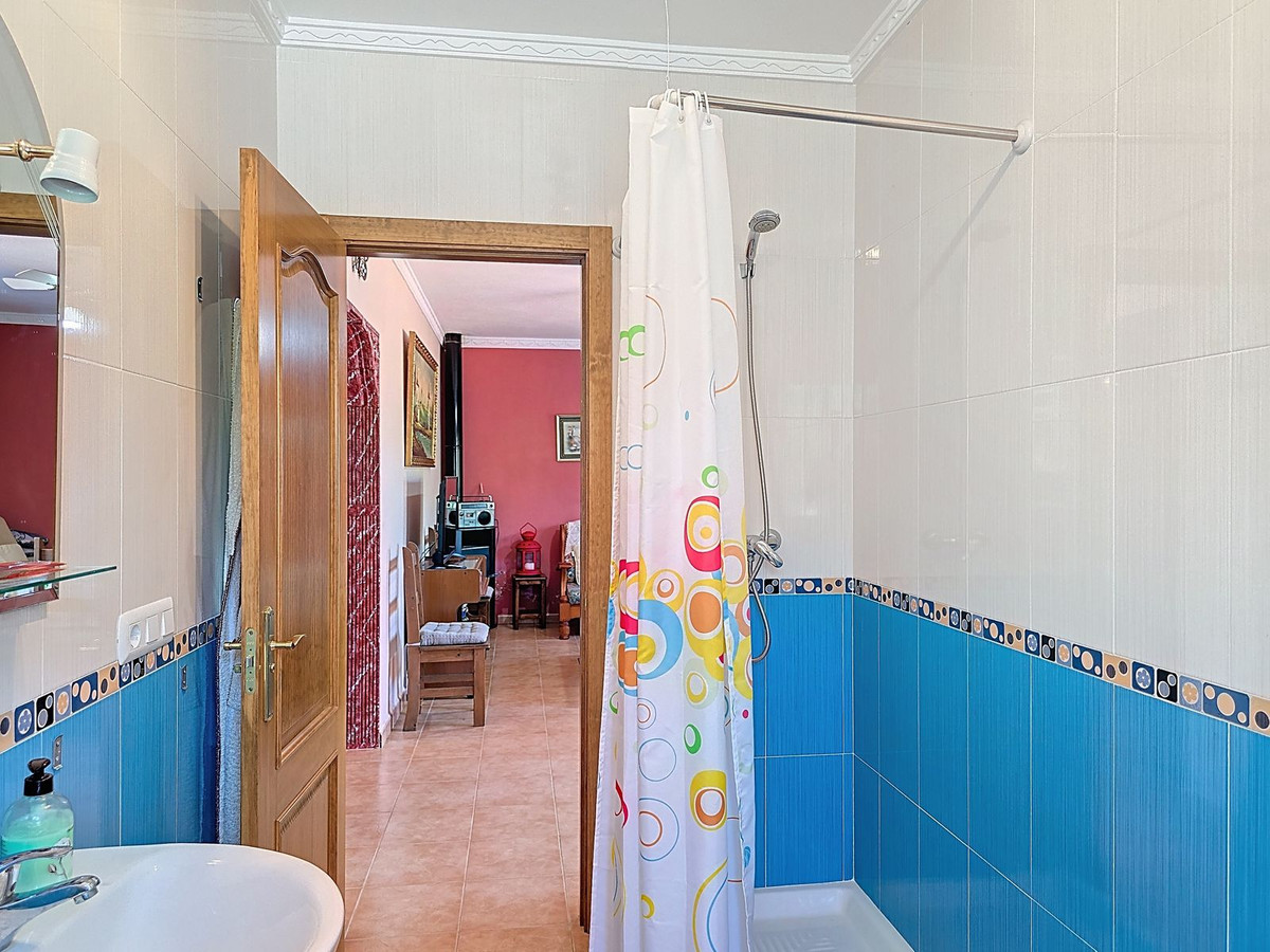 Se vende Finca - Cortijo de 3 dormitorios en Costa Del Sol East, Málaga, España