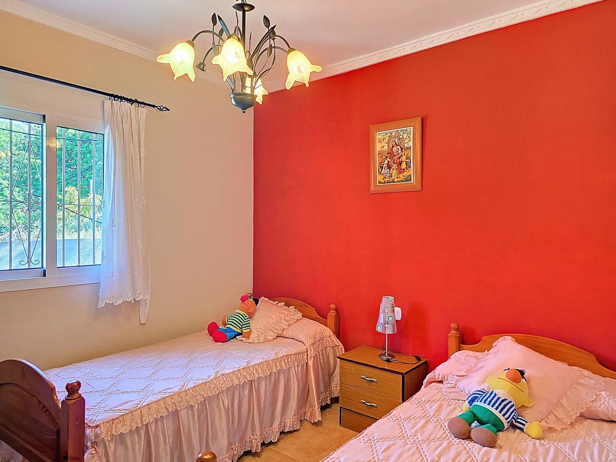 Se vende Finca - Cortijo de 3 dormitorios en Costa Del Sol East, Málaga, España