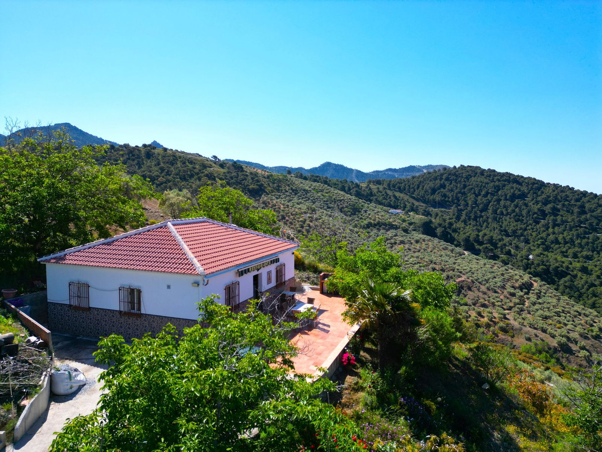 Se vende Finca - Cortijo de 3 dormitorios en Costa Del Sol East, Málaga, España