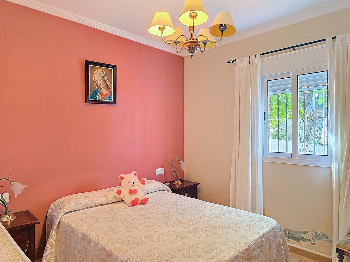 Se vende Finca - Cortijo de 3 dormitorios en Costa Del Sol East, Málaga, España