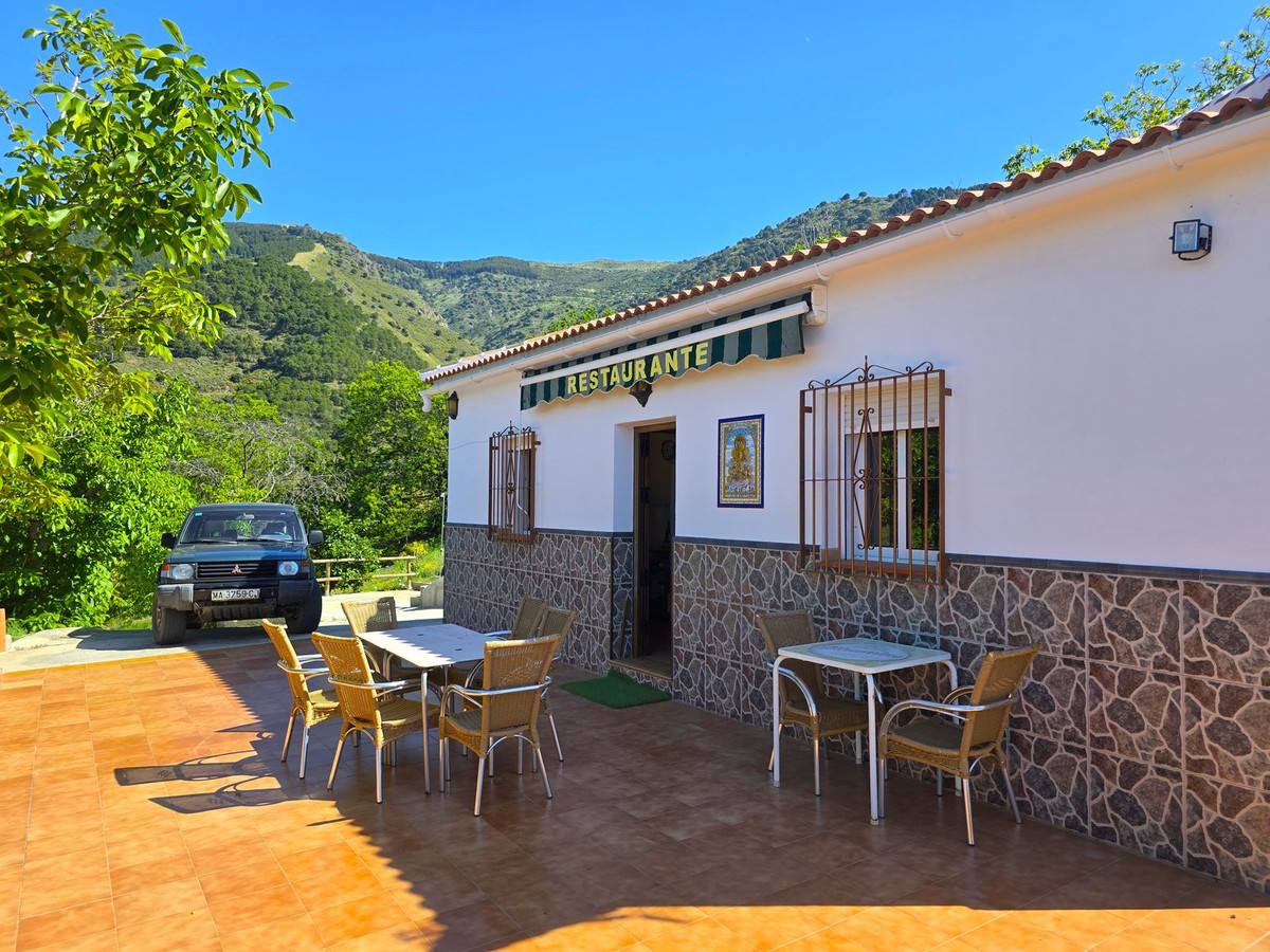 Se vende Finca - Cortijo de 3 dormitorios en Costa Del Sol East, Málaga, España
