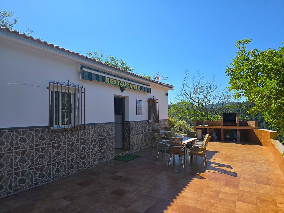 Se vende Finca - Cortijo de 3 dormitorios en Costa Del Sol East, Málaga, España