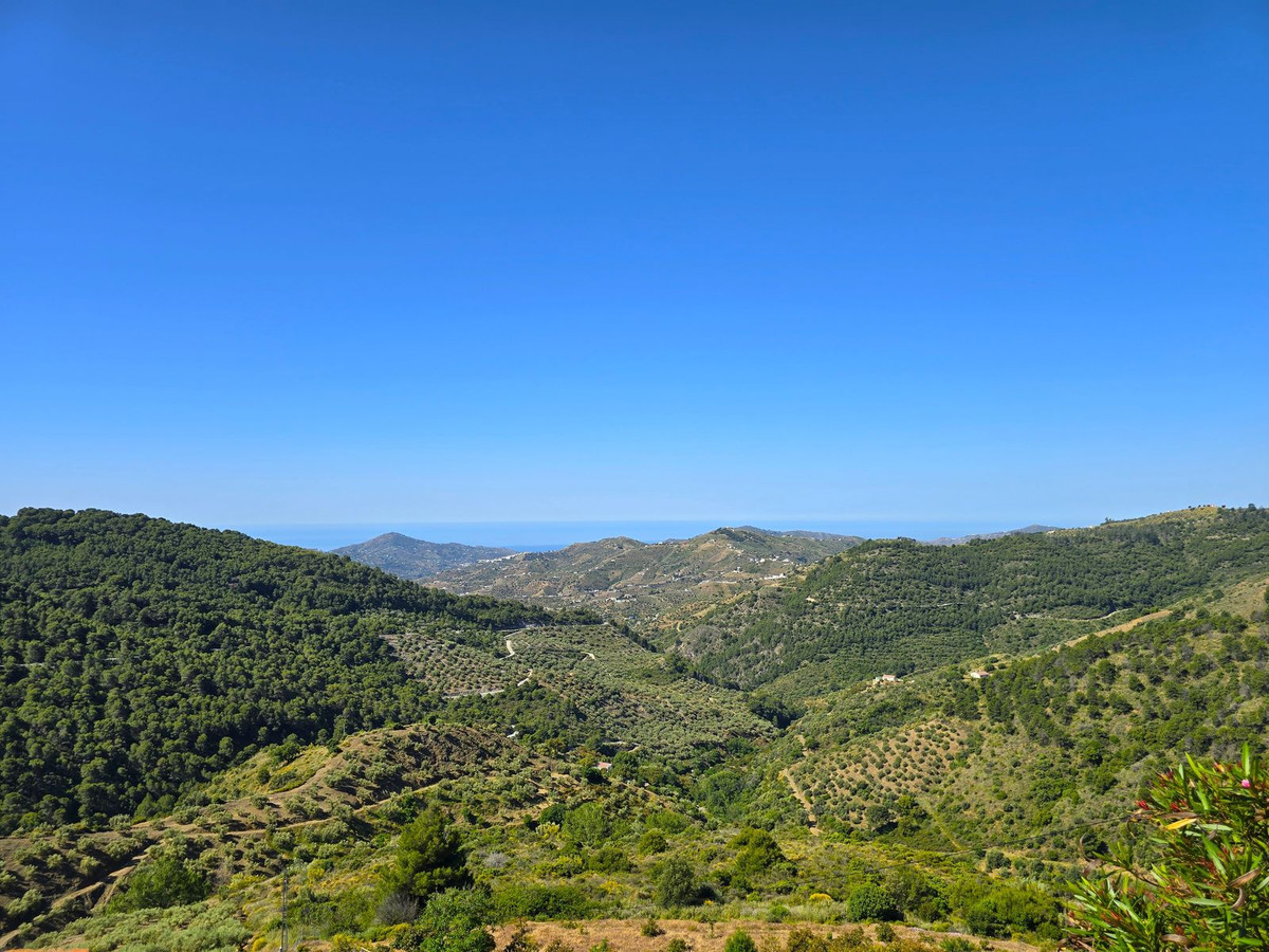 Se vende Finca - Cortijo de 3 dormitorios en Costa Del Sol East, Málaga, España