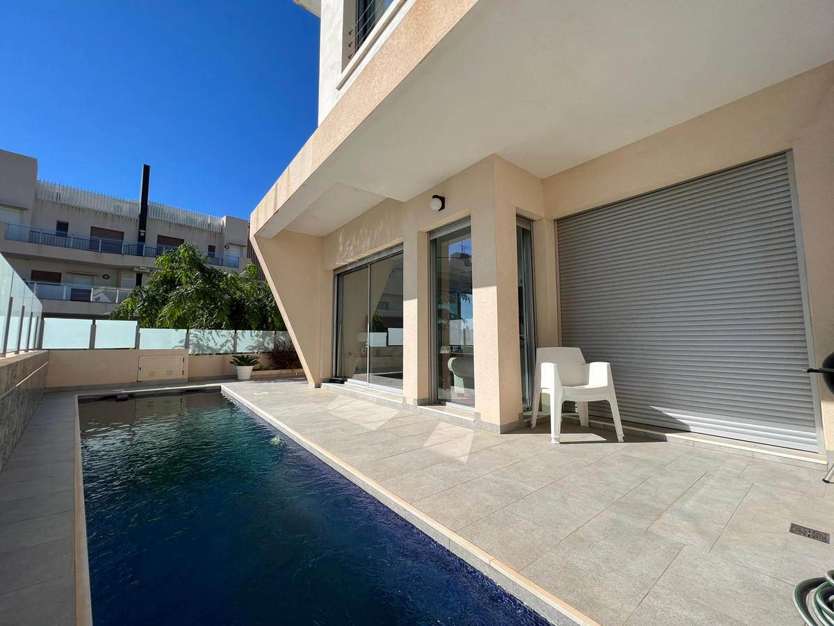Se vende Villa - Chalet de 3 dormitorios en Costa Blanca, Alicante, España