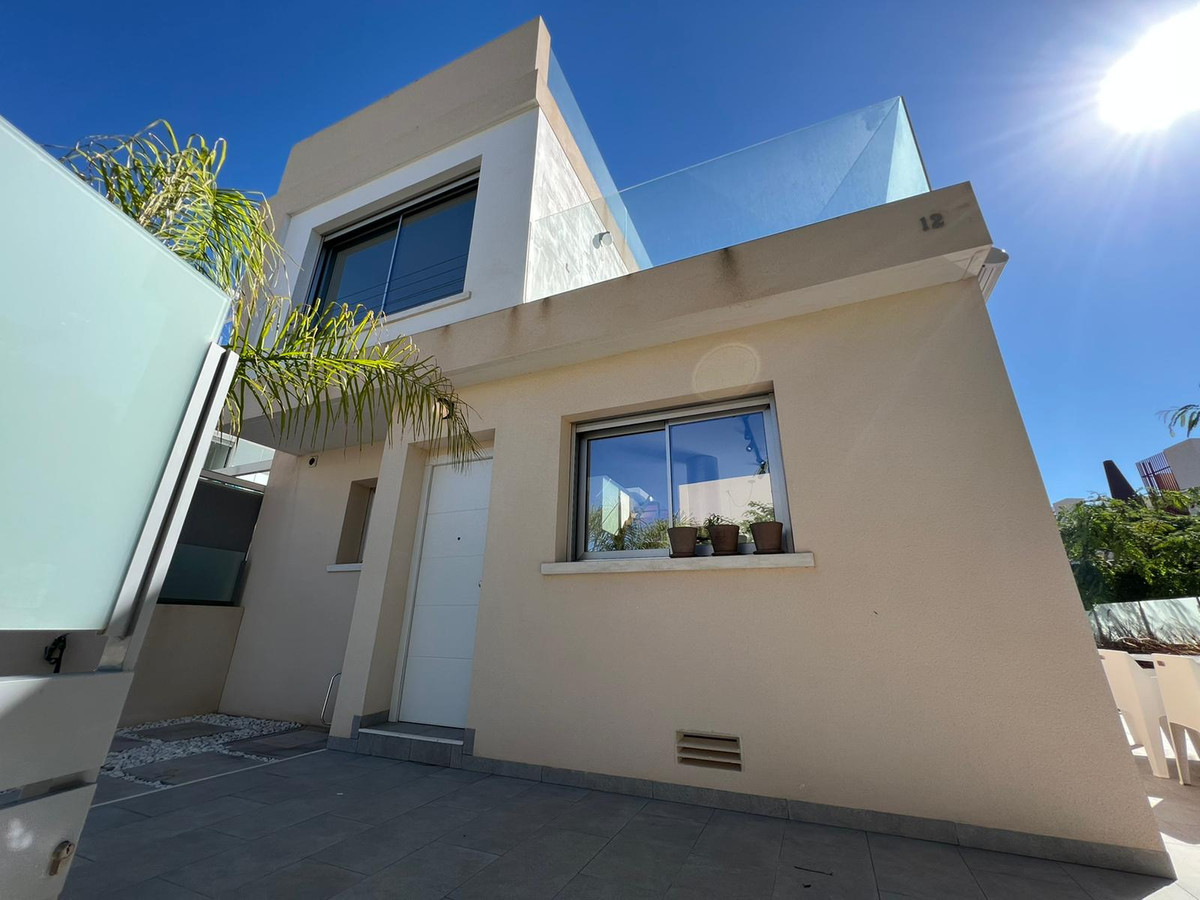 Se vende Villa - Chalet de 3 dormitorios en Costa Blanca, Alicante, España