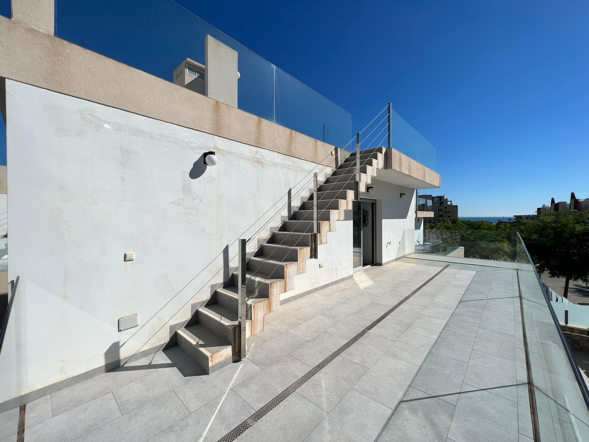 Se vende Villa - Chalet de 3 dormitorios en Costa Blanca, Alicante, España