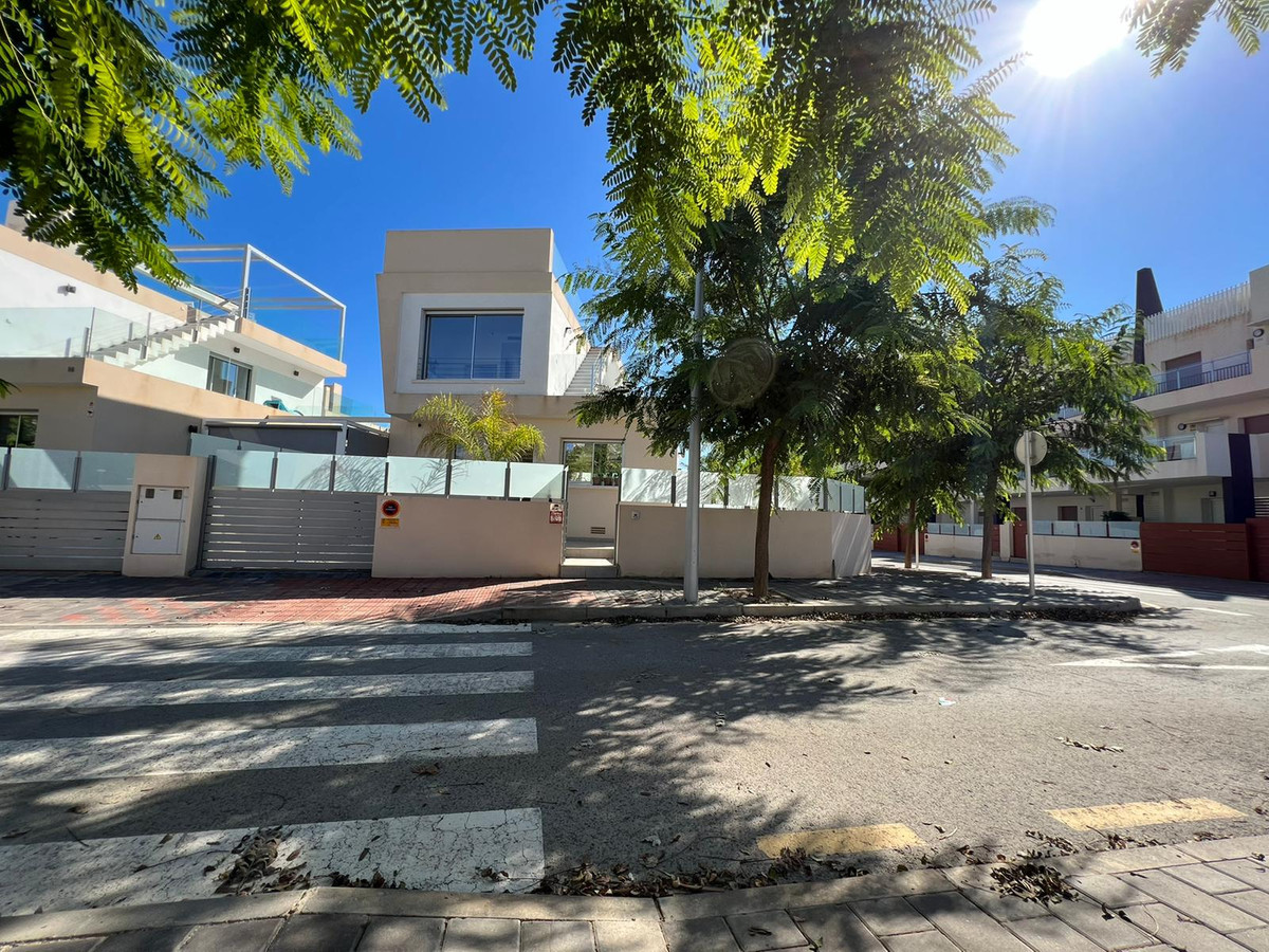 Se vende Villa - Chalet de 3 dormitorios en Costa Blanca, Alicante, España