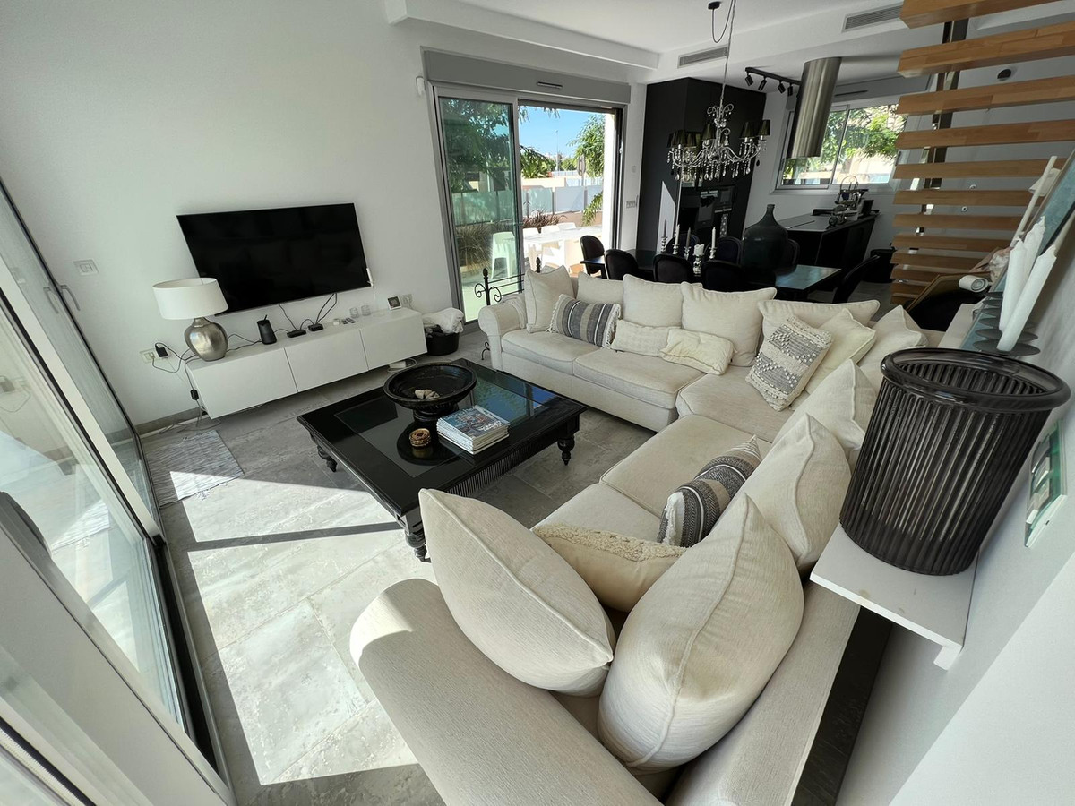 Se vende Villa - Chalet de 3 dormitorios en Costa Blanca, Alicante, España