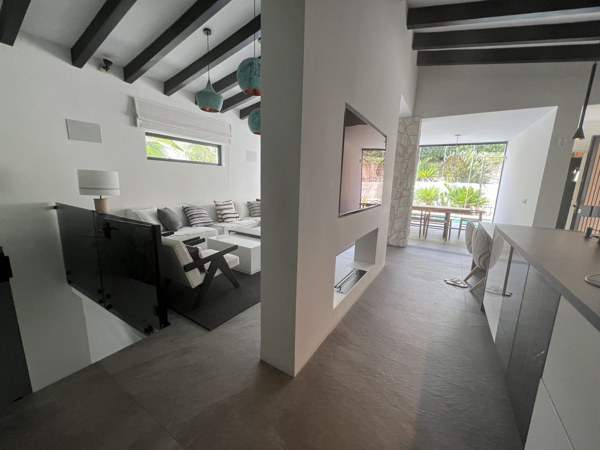 4 Bed Townhouse for sale in Nueva Andalucía Costa Del Sol, Málaga, Spain