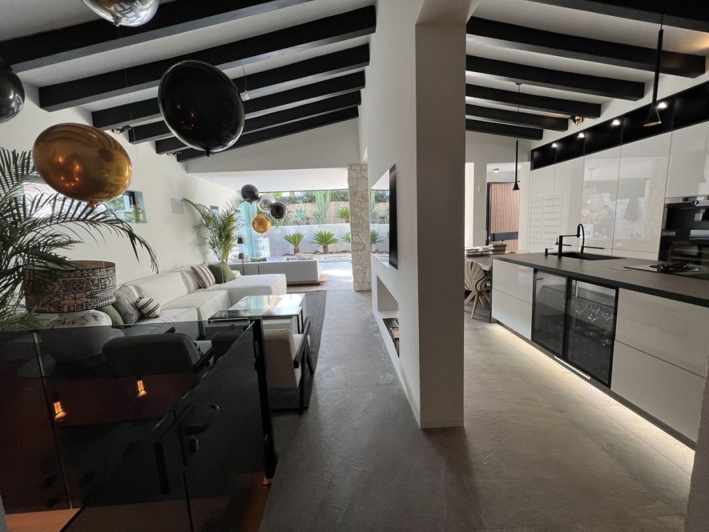 4 Bed Townhouse for sale in Nueva Andalucía Costa Del Sol, Málaga, Spain