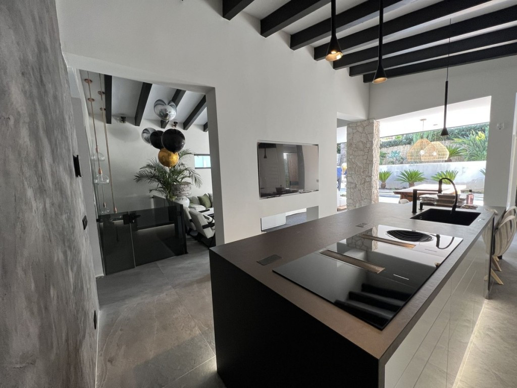 4 Bed Townhouse for sale in Nueva Andalucía Costa Del Sol, Málaga, Spain